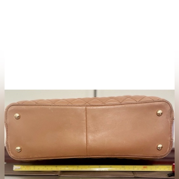 Talbots Tan Napa Leather Tortoise Trim Quilted Handbag Classic
Retail $219.99 - Picture 15 of 16